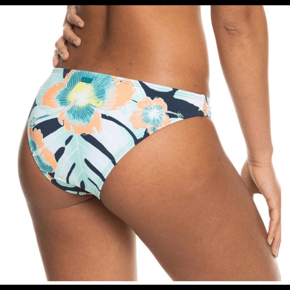 Roxy Bikini bottoms worn once and have been washed.